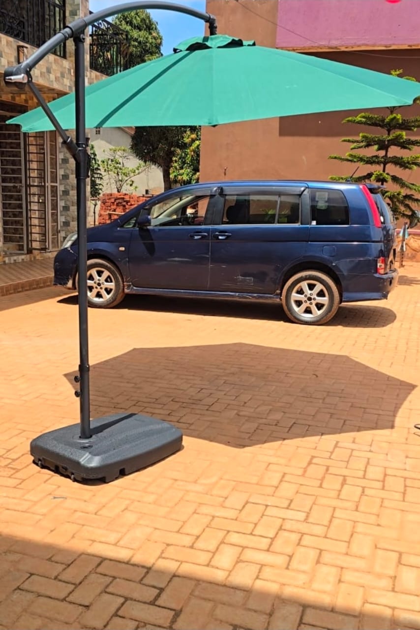 Adjustable Outdoor Cantilever Umbrella 2.5M - Green Canvas with Stand & Base