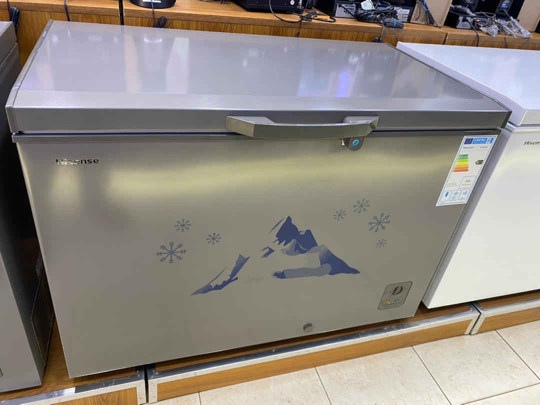Hisense 400 Litres Chest Freezer | Energy Efficient | Lock & Key | Snowflake Design - Silver Grey