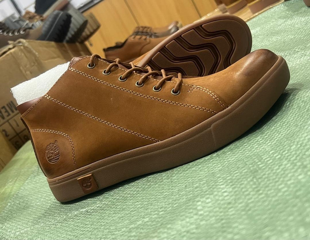 Men's Tan Wheat Leather Lace-Up Chukka Boots