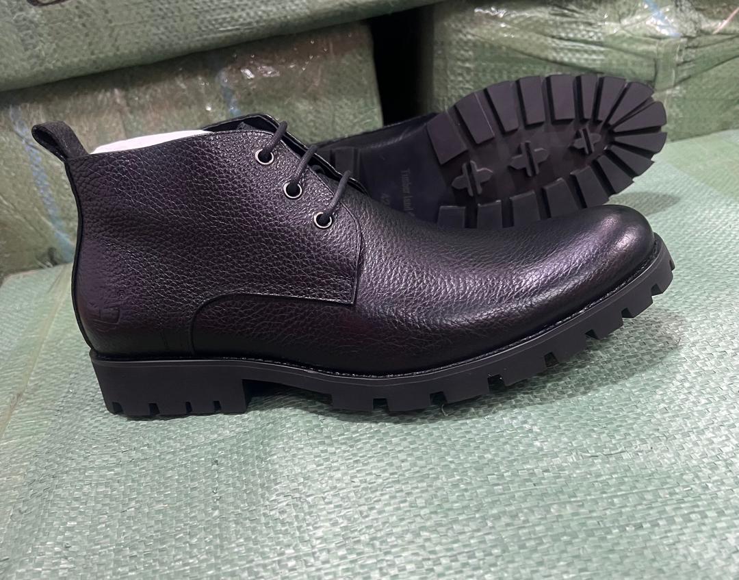 Men's Black Pebbled Leather Chukka Boots – original photo 2