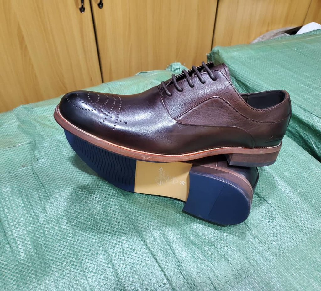 Original photo of brown perforated-toe gentle shoes