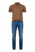 Brown shirt and royal blue jeans outfit combo