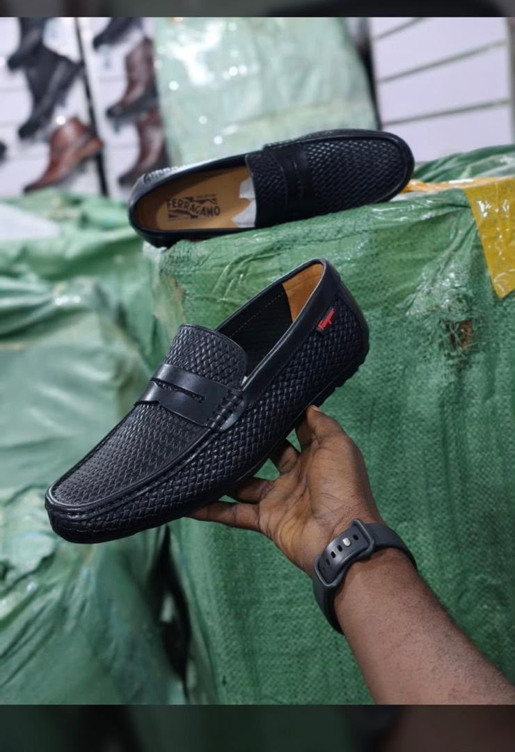 Original photo of black woven-texture penny loafers