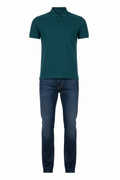 Teal shirt and navy blue jeans outfit combo